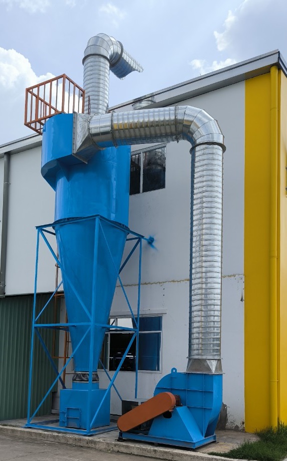 Hệ thống hút bụi mài gồm chụp hút tại nguồn, ống dẫn, bộ lọc cyclone + cartridge, quạt hút và thùng chứa bụi